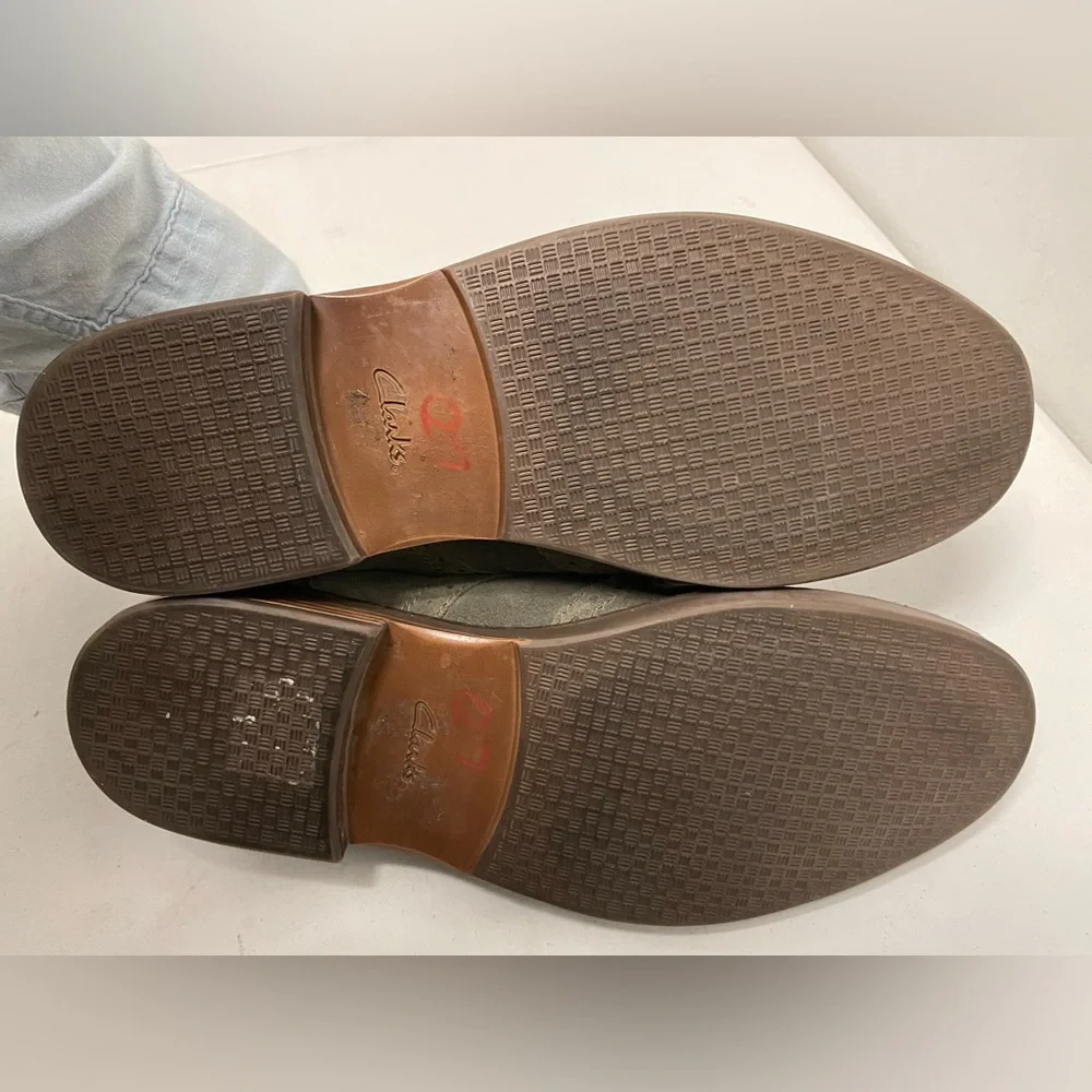 Clarks Collection Suede Wingtip Oxfords in Dove Gray Size 10 M‎